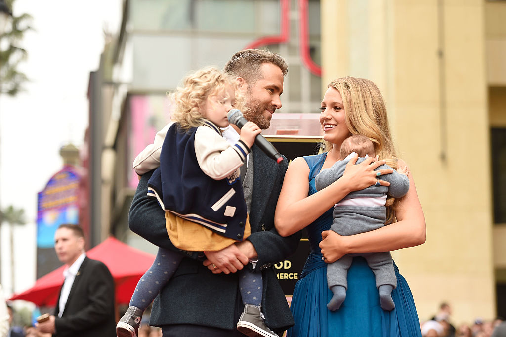Ryan Reynolds e Blake Lively mostrano le figlie Ryan Reynolds e Blake Lively mostrano le figlie