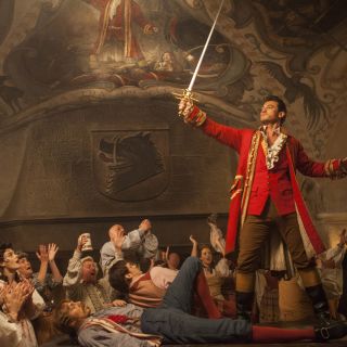 La Bella e la Bestia: la canzone di Gaston in italiano, clip