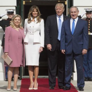 Melania Trump in Karl Lagerfeld per l'esordio da First Lady