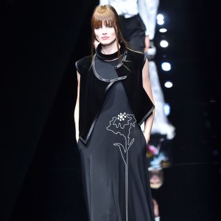 Emporio Armani: lusso e comfort urbano in passerella