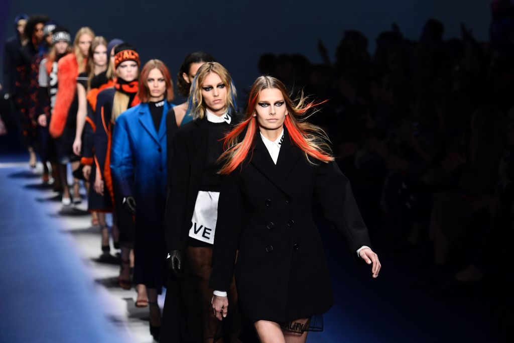 La politica psichedelica di Donatella Versace La politica psichedelica di Donatella Versace