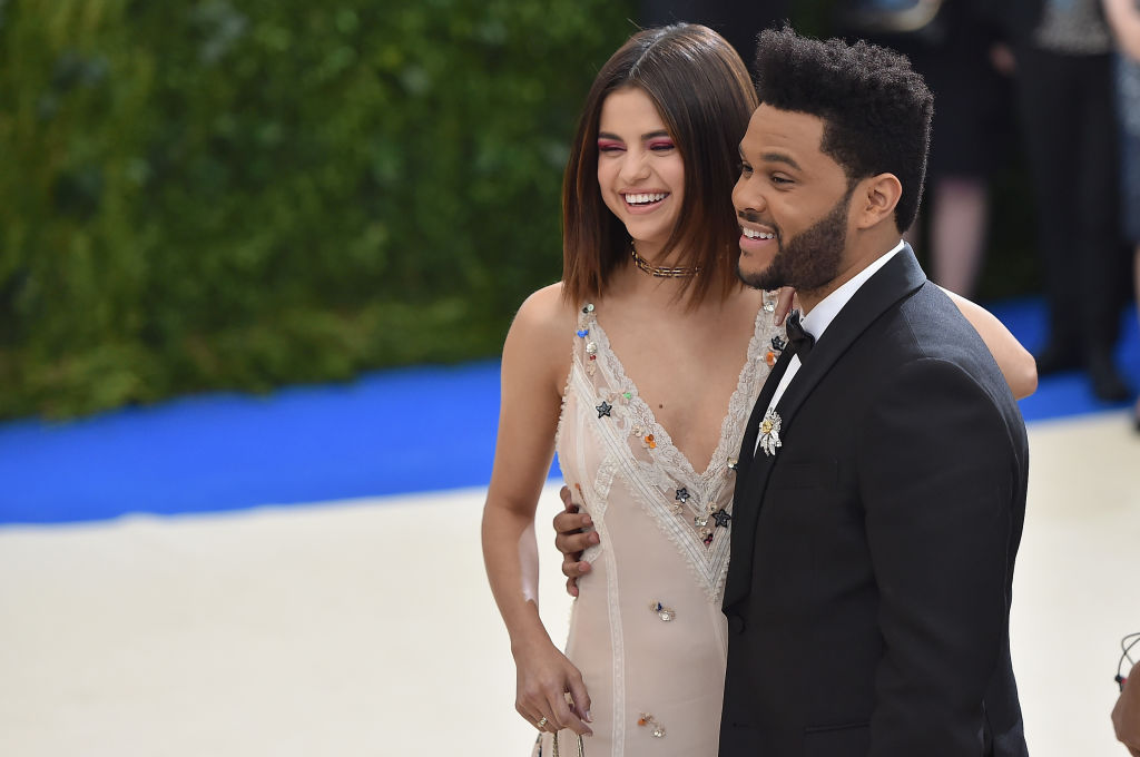 Selena Gomez e The Weeknd primo red carpet insieme al Met Gala 2017 Selena Gomez e The Weeknd primo red carpet insieme al Met Gala 2017