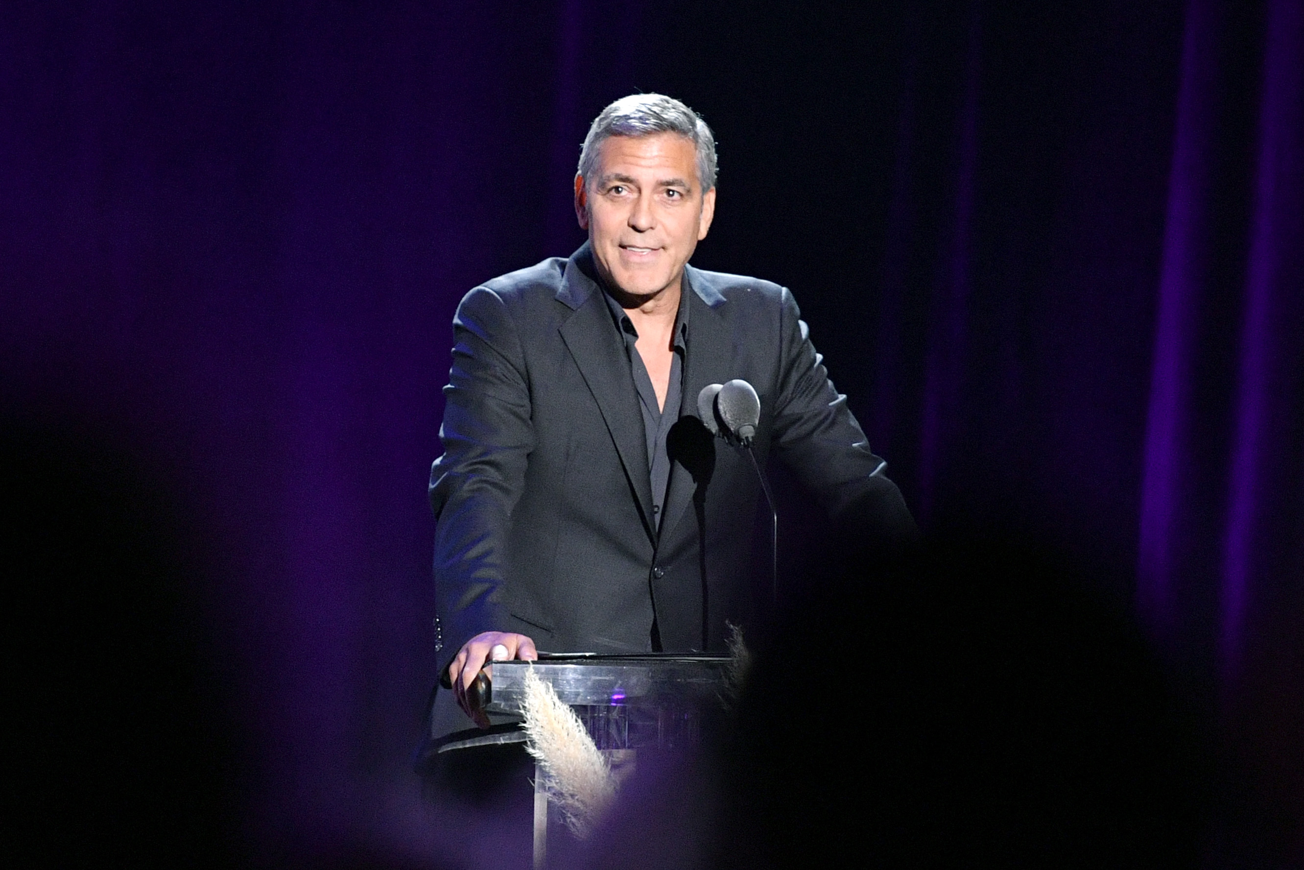 George Clooney a casa per non perdere la nascita dei gemelli George Clooney a casa per non perdere la nascita dei gemelli