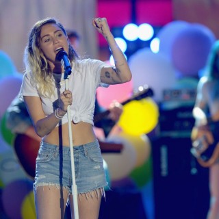 Miley Cyrus attacca Dolce & Gabbana: il botta e risposta
