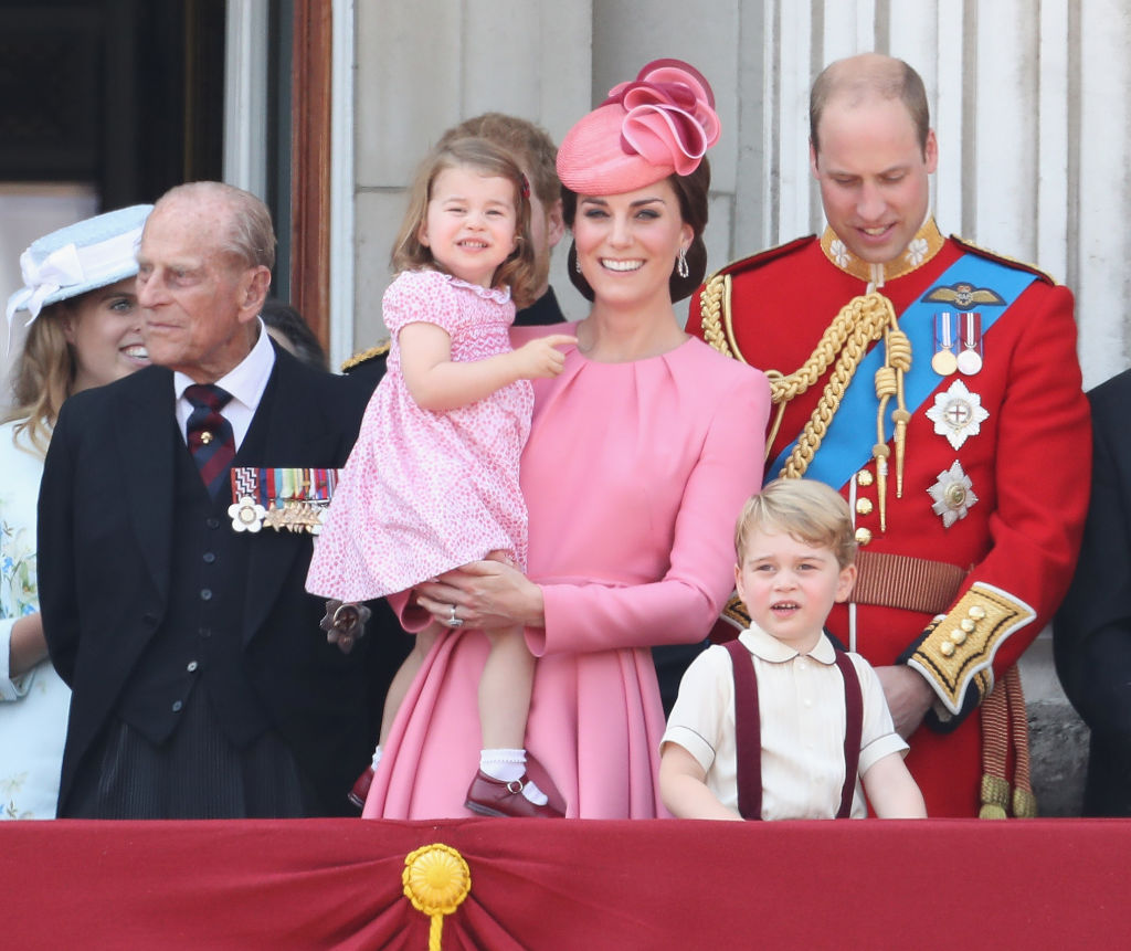 Kate Middleton: look coordinato in famiglia per la parata Kate Middleton: look coordinato in famiglia per la parata