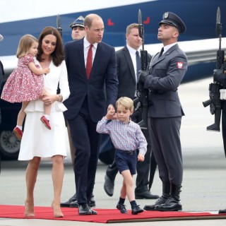 Kate Middleton e il principe William in Polonia con George e Charlotte, foto
