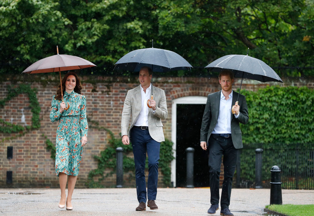 Kate Middleton: omaggio a Lady Diana con William e Harry Kate Middleton: omaggio a Lady Diana con William e Harry