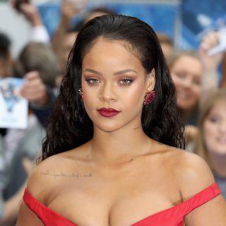 Rihanna in versione Santa Claus per il Black Friday