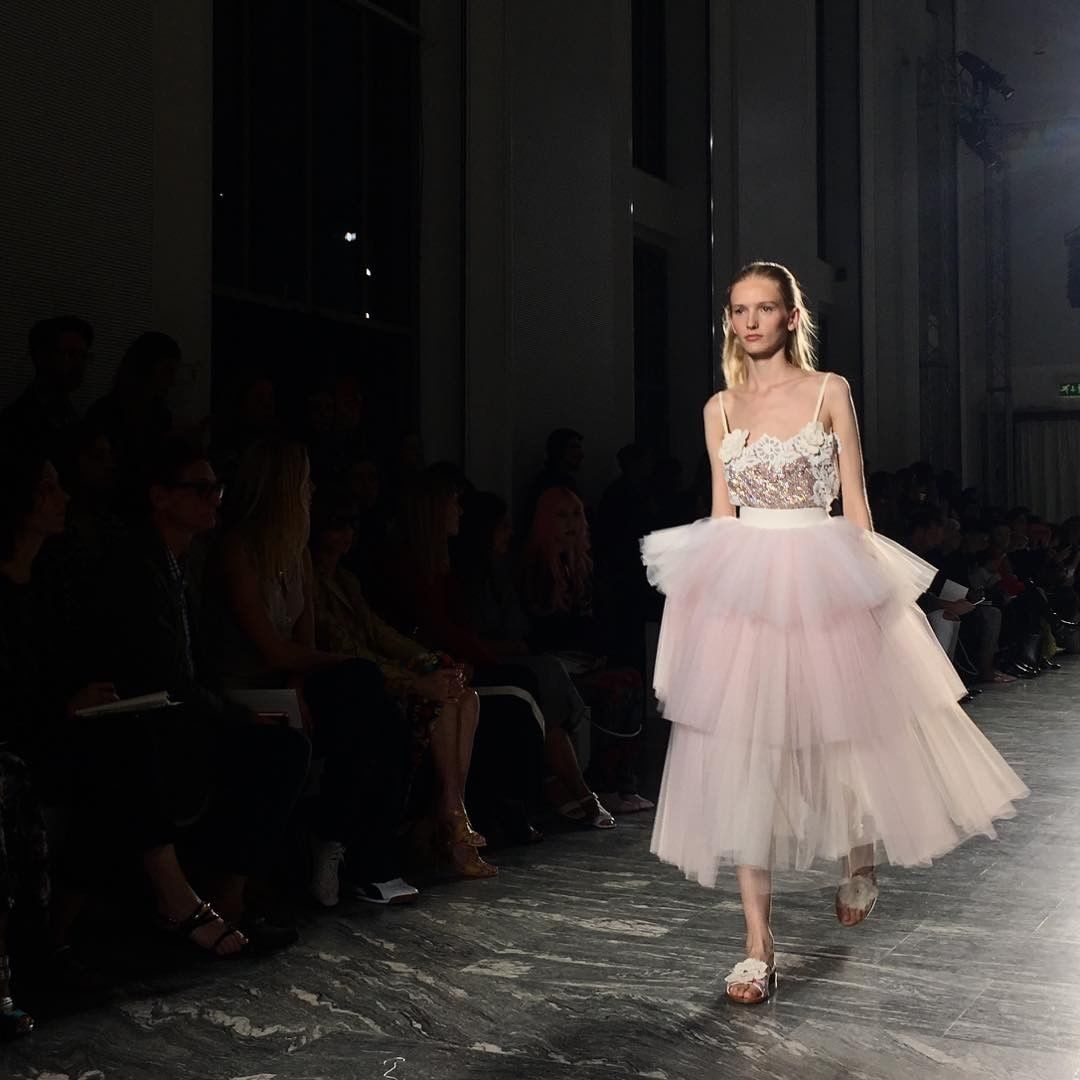 Romantica ed essenziale, ecco la donna di Fausto Puglisi Romantica ed essenziale, ecco la donna di Fausto Puglisi
