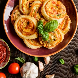 Girelle rustiche al salame e formaggio