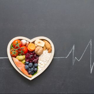 Pressione alta? I cibi da mettere in tavola per abbassarla