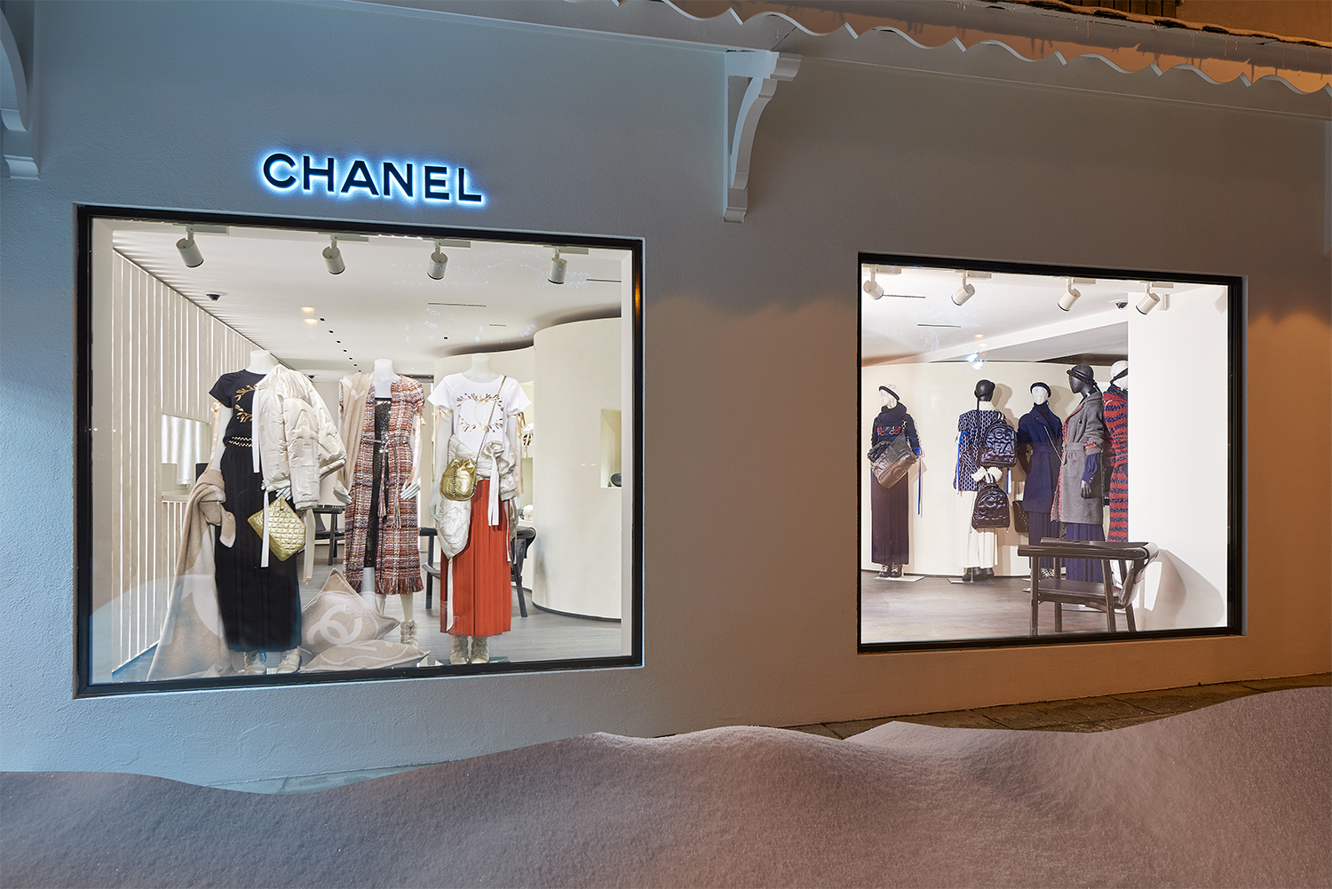 Effimera ed eterna Chanel, tra la neve di Courchevel Effimera ed eterna Chanel, tra la neve di Courchevel