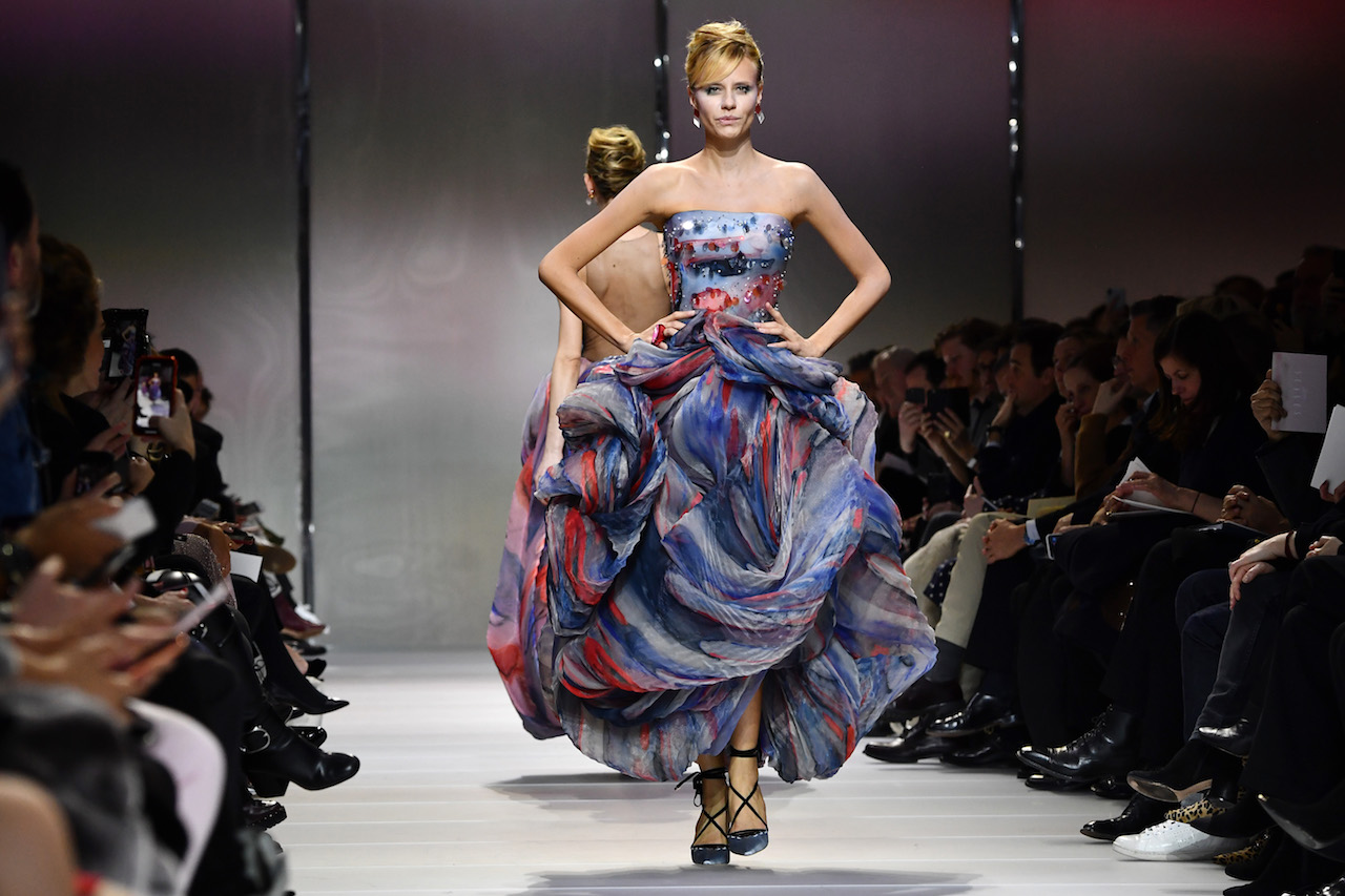 Haute Couture: la donna-nuvola di Armani Privé Haute Couture: la donna-nuvola di Armani Privé