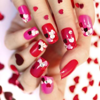 5 manicure per San Valentino