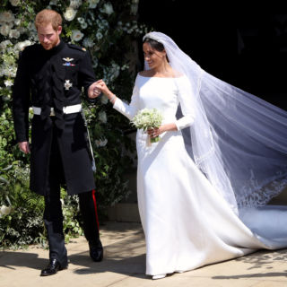 Meghan emozionata rivede il suo abito da sposa