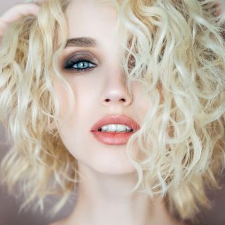 Come schiarire i capelli con la camomilla