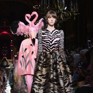 Schiaparelli: in passerella l’estetica surreale della Maison