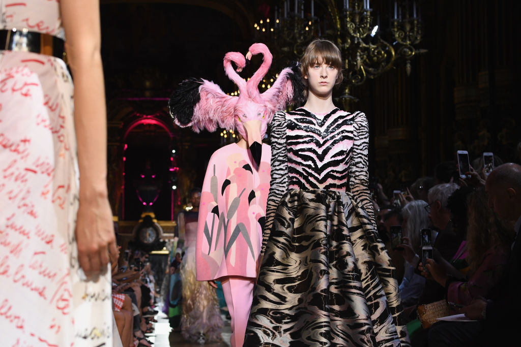 Schiaparelli: in passerella l’estetica surreale della Maison Schiaparelli: in passerella l’estetica surreale della Maison