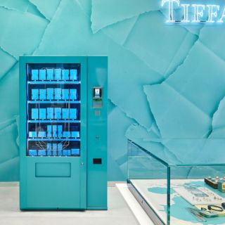 Da Tiffany il profumo si compra nel distributore automatico
