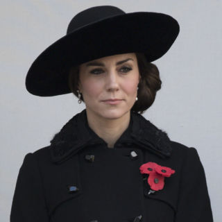 Kate Middleton prende in prestito gli orecchini della regina