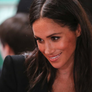 Meghan Markle mai con il rossetto rosso, perché?