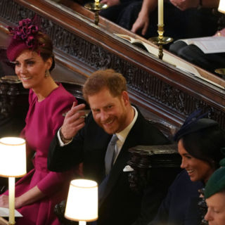 Kate e Meghan alle nozze di Eugenie: look a confronto