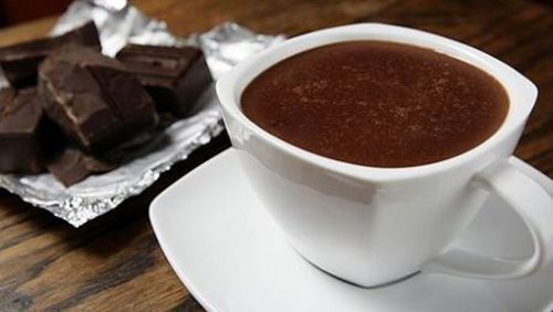 Cioccolata calda con cacao amaro: la ricetta | DonnaD