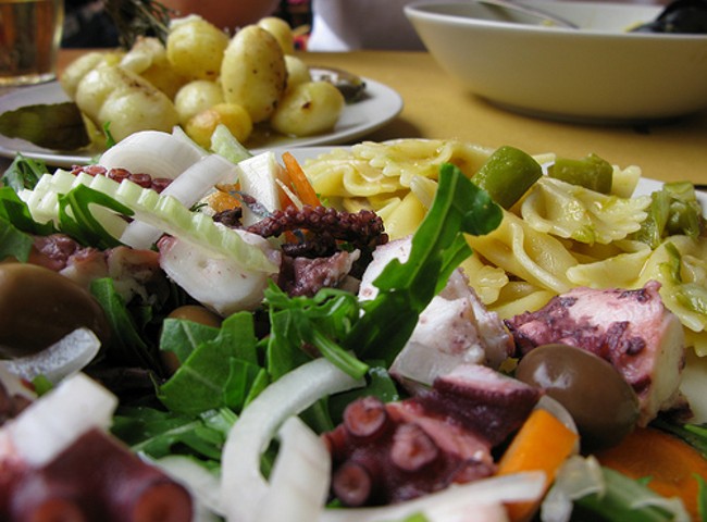 Come si fa l'insalata di polpo: una variante della ricetta classica