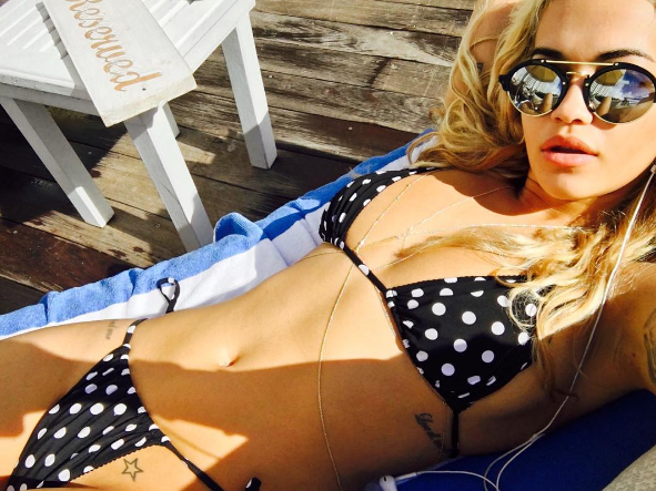 Rita Ora, popstar trasformista e superhot
