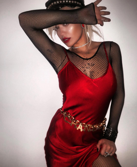 Rita Ora, popstar trasformista e superhot