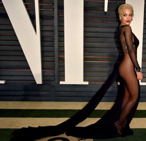 Rita Ora, popstar trasformista e superhot