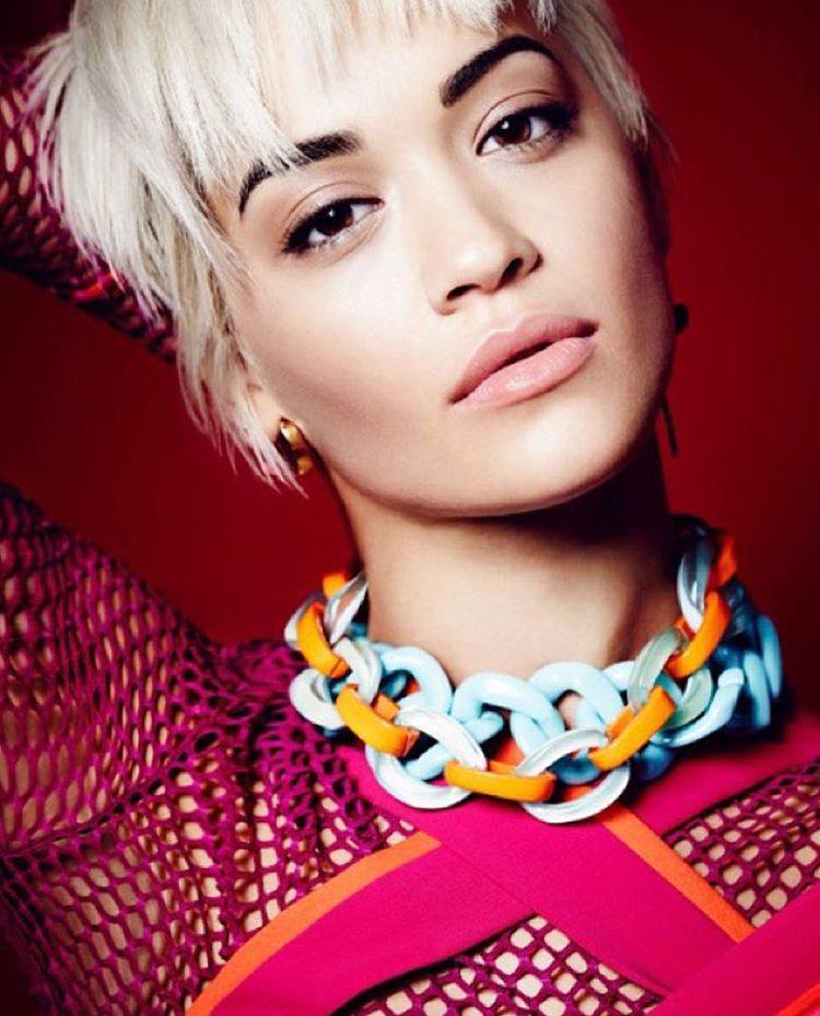 Rita Ora, popstar trasformista e superhot