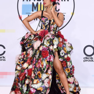 American Music Awards 2018, le foto dei look più belli sul red carpet American Music Awards 2018, le foto dei look più belli sul red carpet