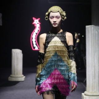 Moschino sfila a Cinecittà con la collezione Pre Fall 2019, le foto Moschino sfila a Cinecittà con la collezione Pre Fall 2019, le foto