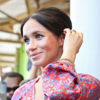 Meghan: i suoi trucchi per coprire i capelli bianchi