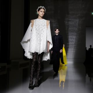 Givenchy, il sublime secondo Claire Waight Keller