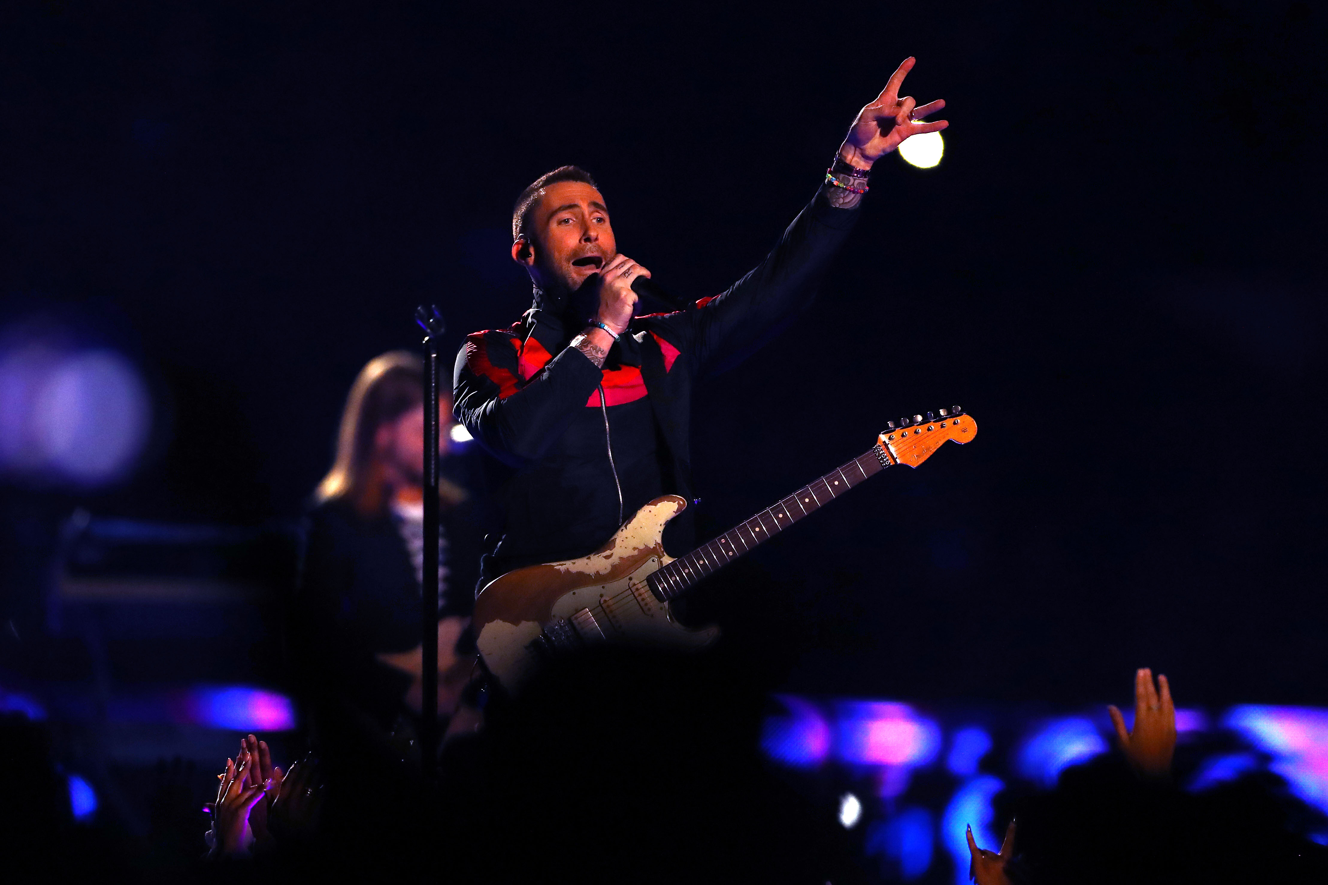 Adam Levine durante la performance
