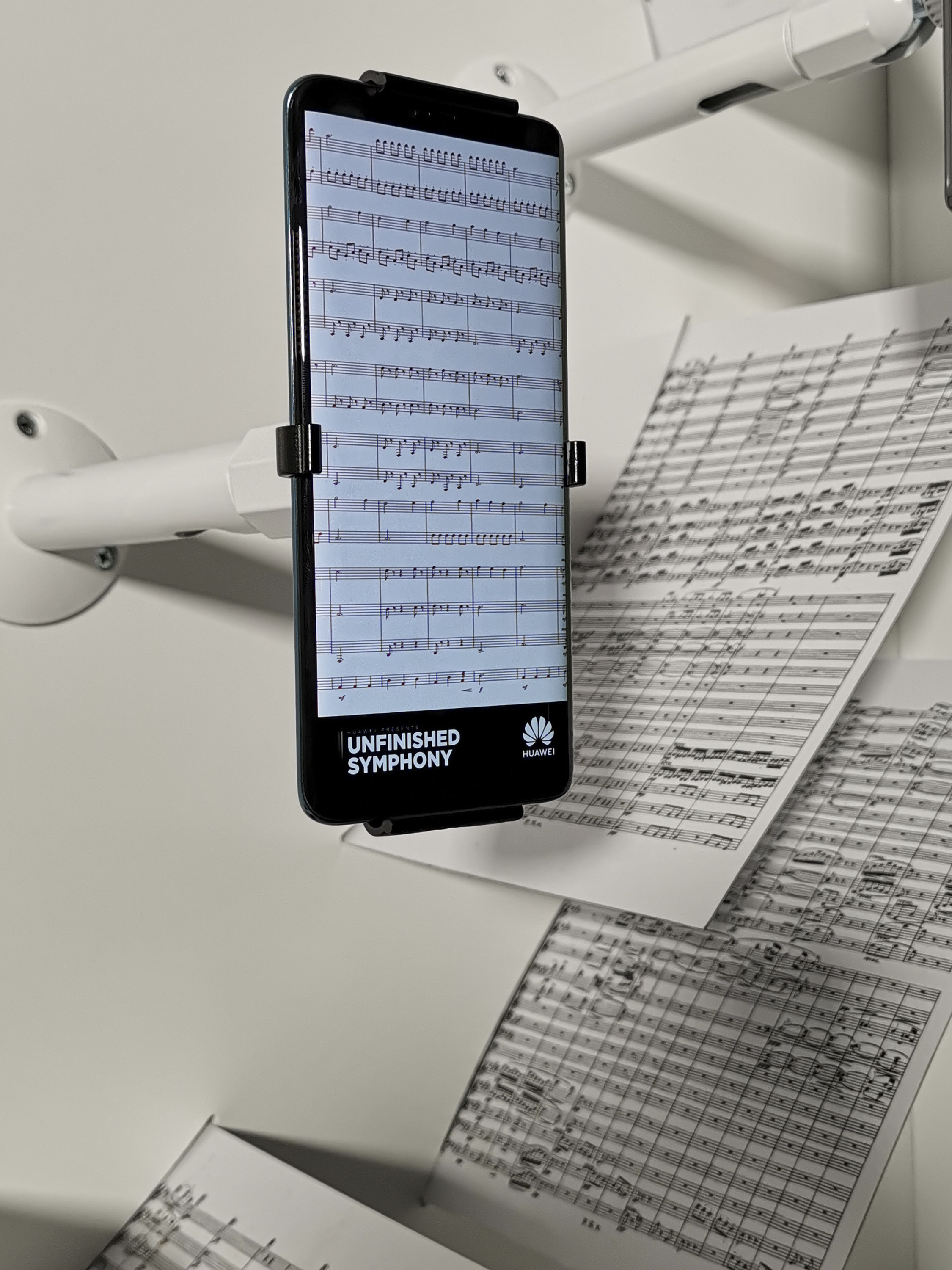 Presentato a Londra Huawei "Unfinished Symphony"