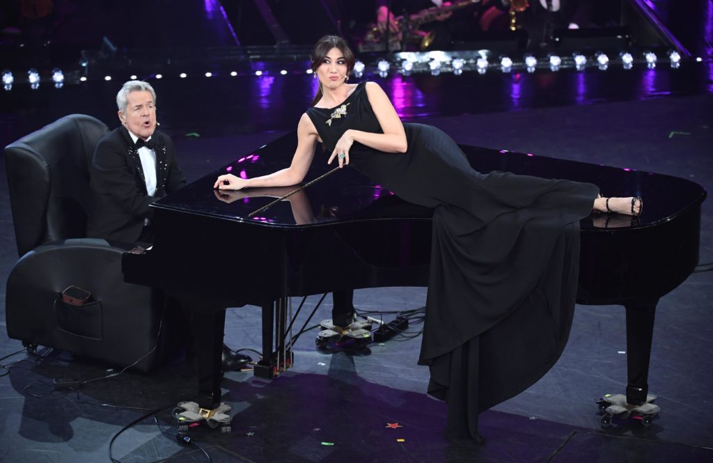 Claudio Baglioni e Virginia Raffaele durante la seconda serata di Sanremo 2019
