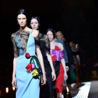 La guerrigliera romantica di Miuccia Prada La guerrigliera romantica di Miuccia Prada