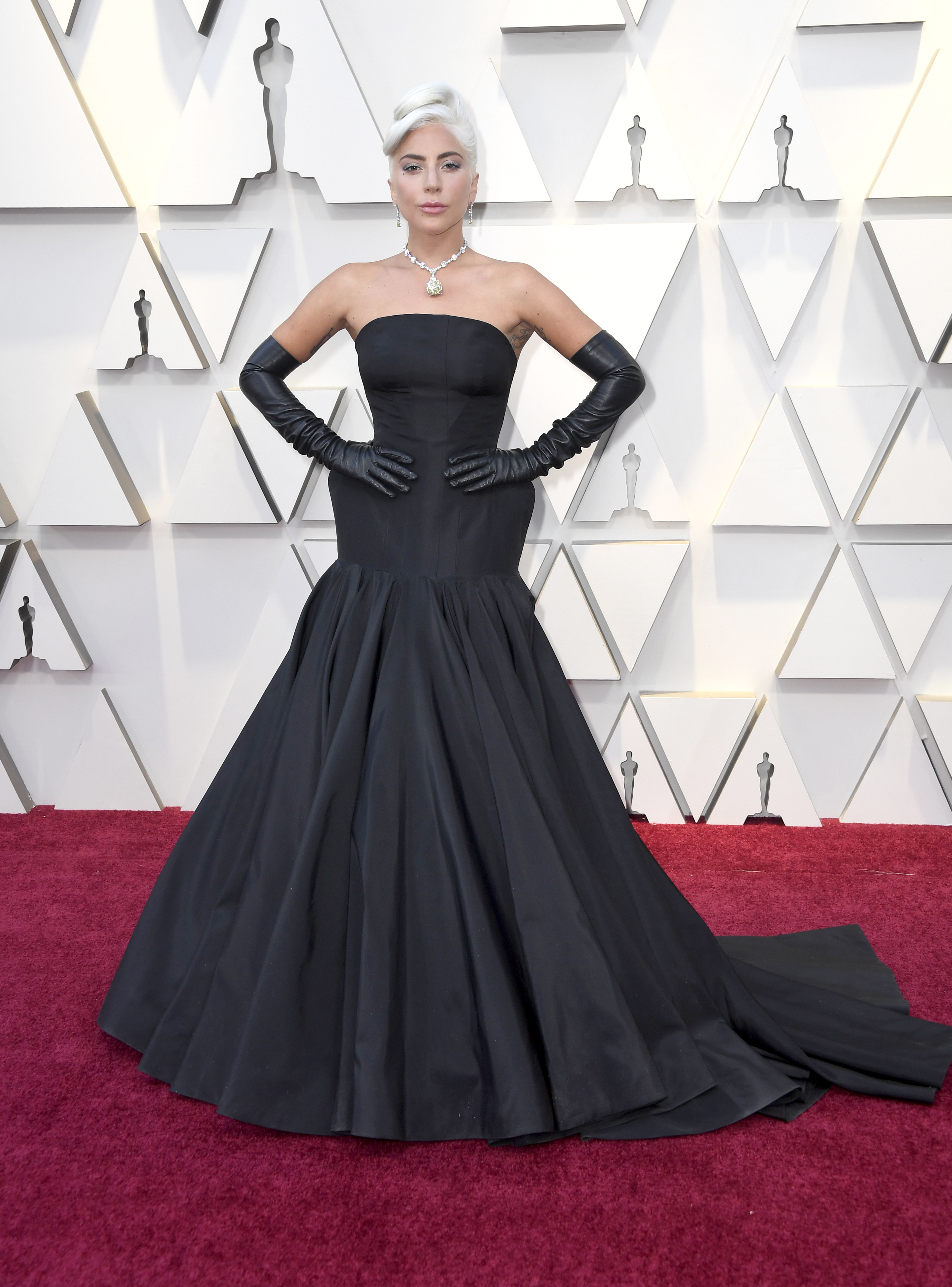 Lady Gaga in Alexander McQueen agli Oscar 2019