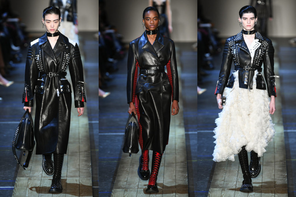 Tre uscite della sfilata di Alexander McQueen