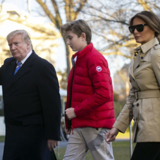 Barron Trump più alto di Donald e Melania