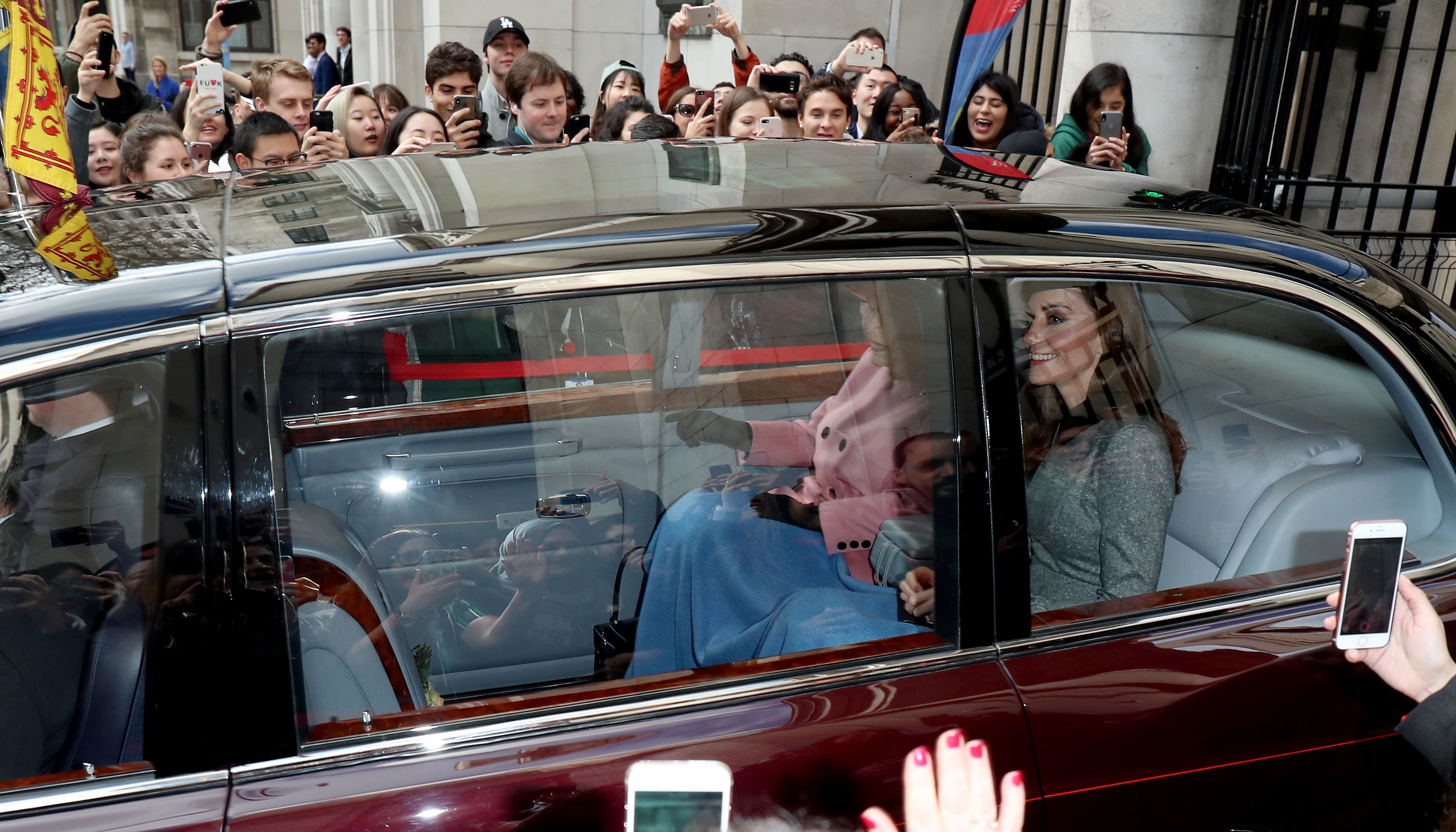 Kate Middleton e la Regina condividono la coperta