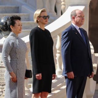 Charlene: total black all’incontro con la first lady cinese Charlene: total black all’incontro con la first lady cinese