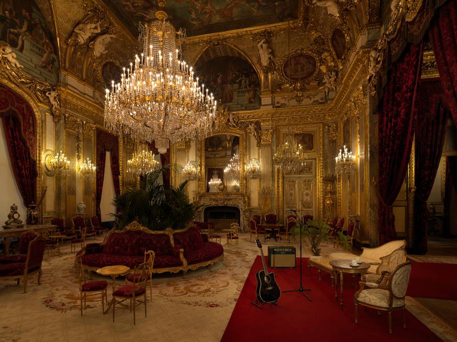 Dormi nel Louvre con Airbnb