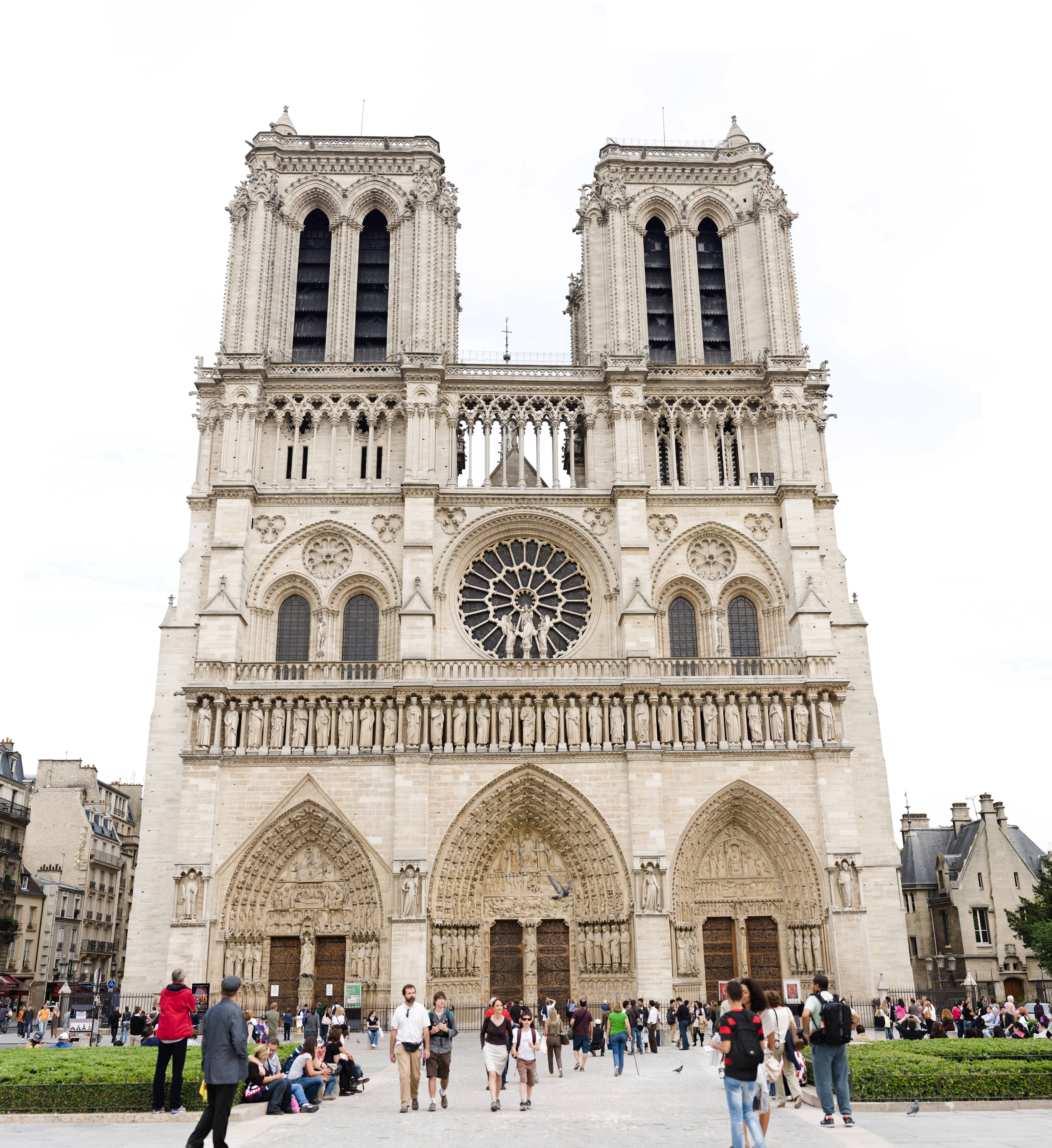 I danni e le donazioni per Notre-Dame