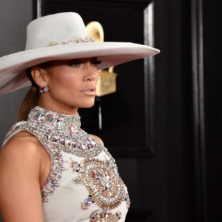 Jennifer Lopez premiata con il Fashion Icon Award