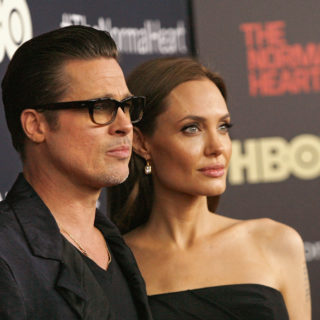 Angelina cancella il cognome Pitt dalla carta d'identità