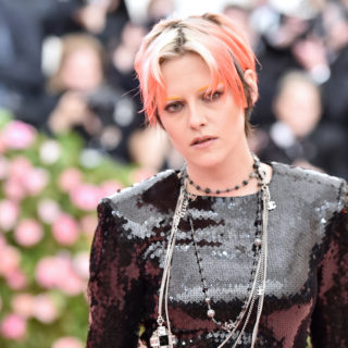 Kristen Stewart: omaggio a Bowie con il look al Met